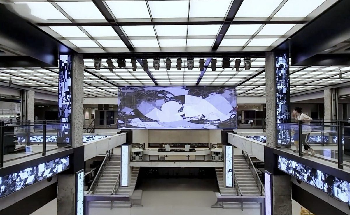 Messe Stand — LED Poster Triple Display